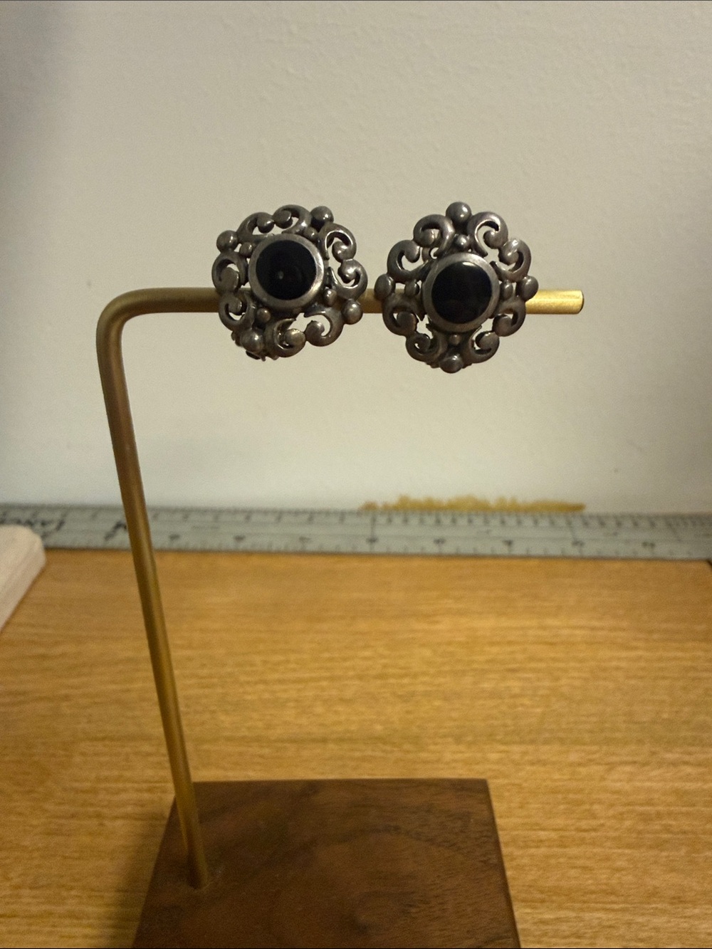 925 silver stud earrings swirl with black cabochon clippies clip on